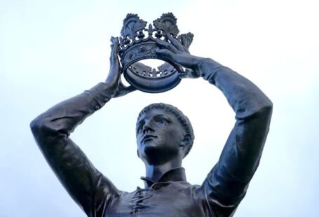 Crown - Boy Wearing Crown Statue