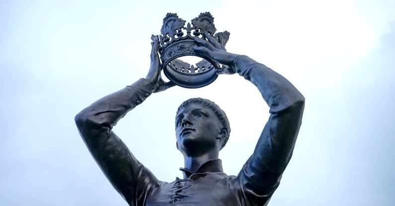 Crown - Boy Wearing Crown Statue