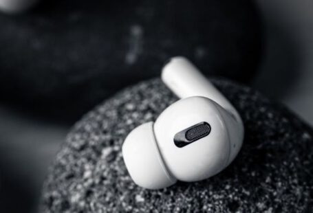 Noise-Cancelling Earbuds - Still Life / AirPods Pro